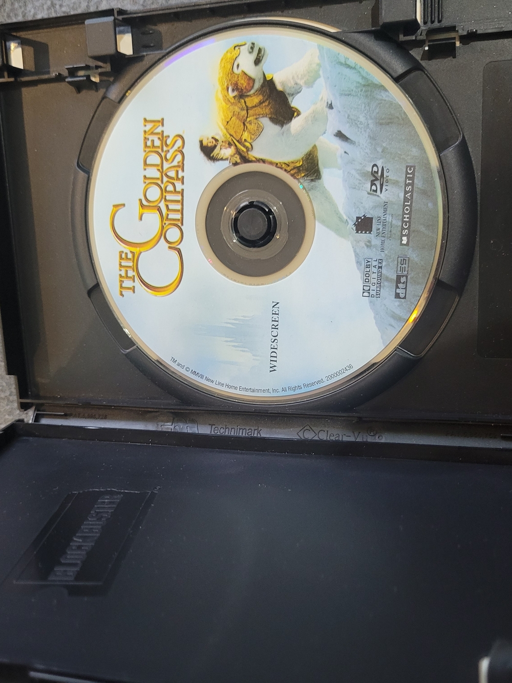 The Golden Compass DVD - Picture 2 of 3